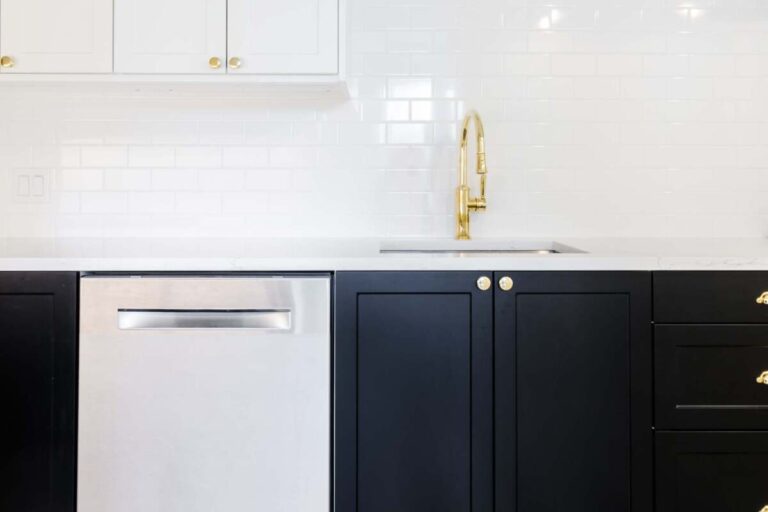 Backsplashes that Look Good in Small Kitchens (13 Styles)