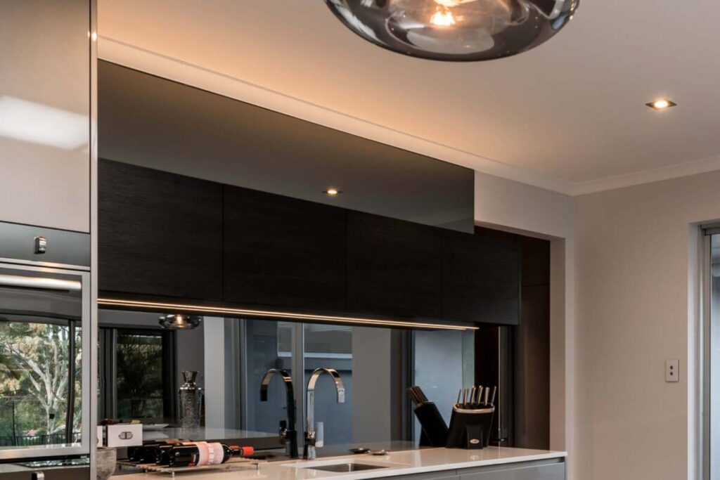 Mirrored backsplash for small kitchens