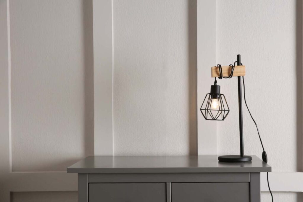 entryway table with a skinny table lamp