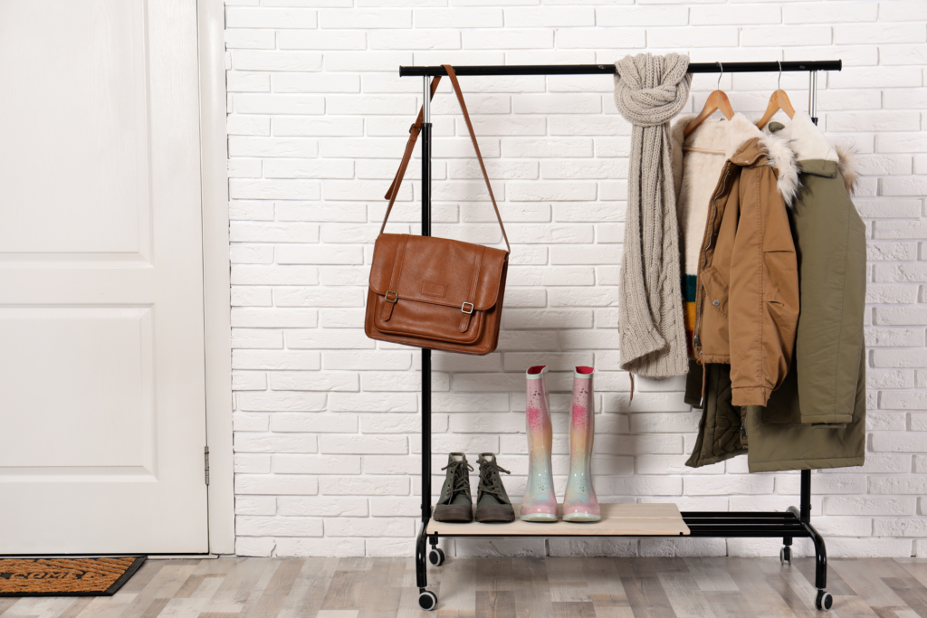 entranceway with coat rack and shoe combination